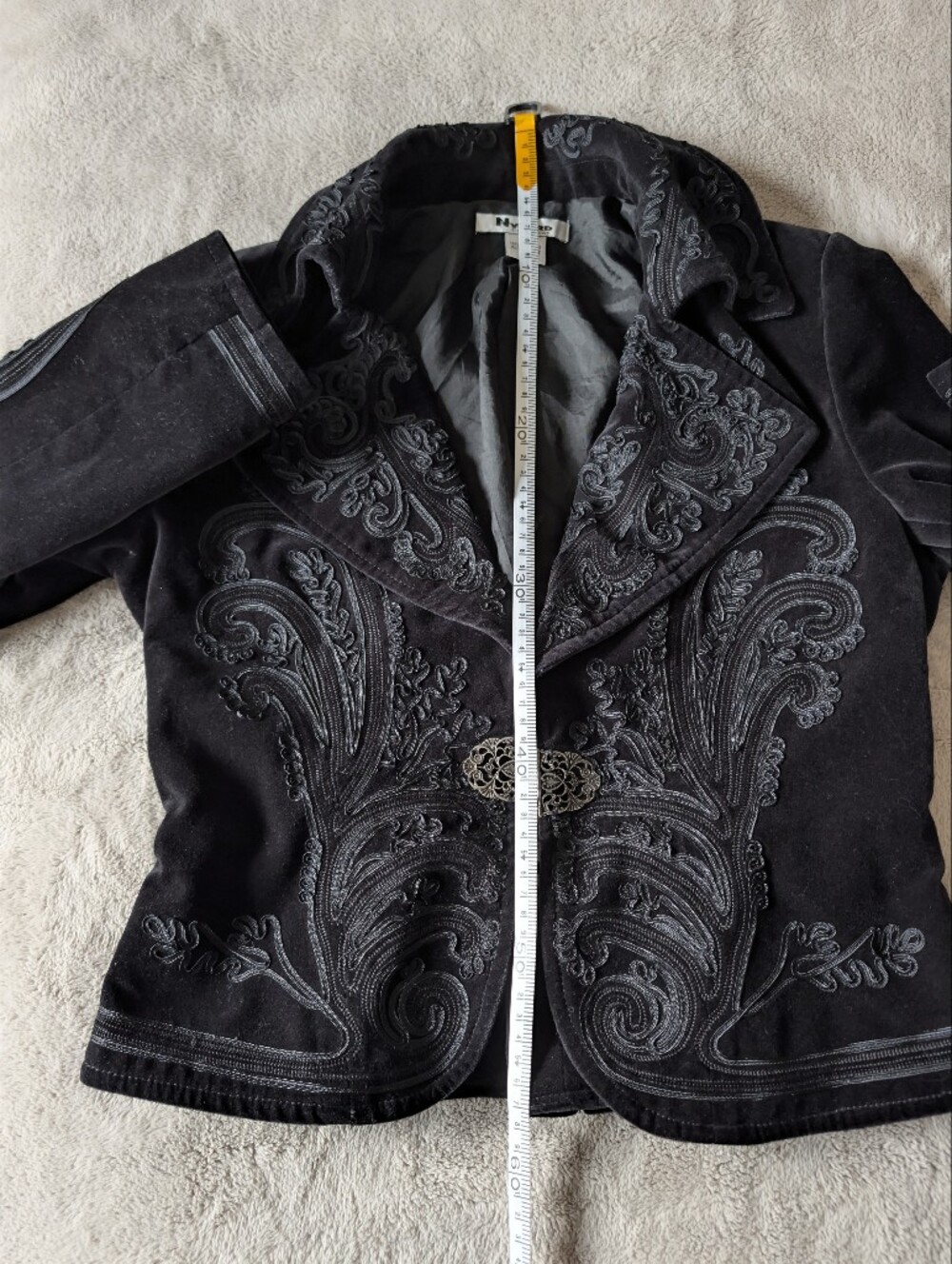 Peter Nygard Black Embroidered Velvet Blazer with Decorative Clasp - Picture 11 of 11